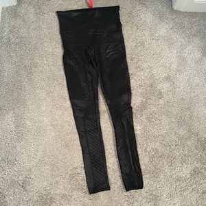 Spanx Faux Leather Moto Legging size small very black